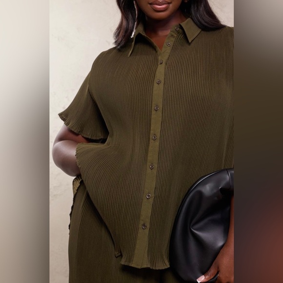Olive Chiffon Plisse Short Sleeve Shirt - Picture 2 of 5